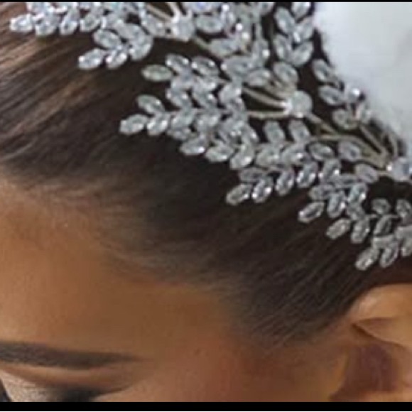 Swarovski Silver Crystal Leaf Hairpiece